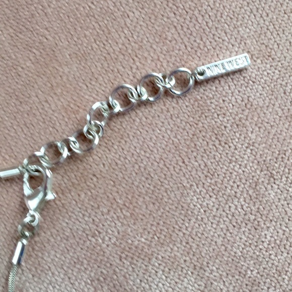 NINE WEST‎ SILVER AND GOLD PENDENT NECKLACE - Picture 3 of 5